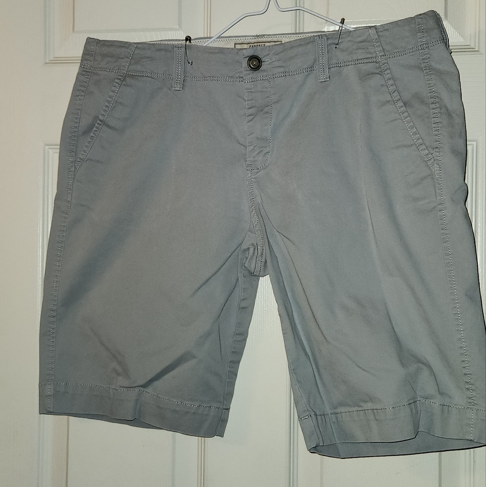 Old Navy Perfect Bermudas low rise size 12